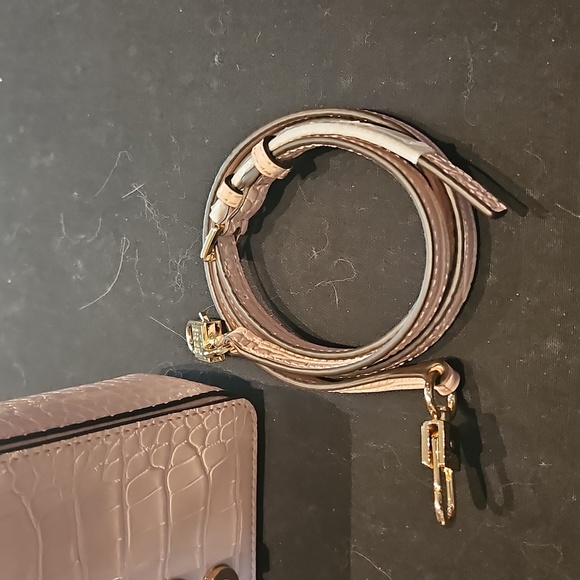 Michael Kors Small Convertible Crossbody Flap Shoulder Bag (powder blush) Croc-E - Picture 6 of 15